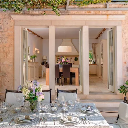 Hvar Royale - 5 Bedroom - Indoor Pool - Beautiful Heritage